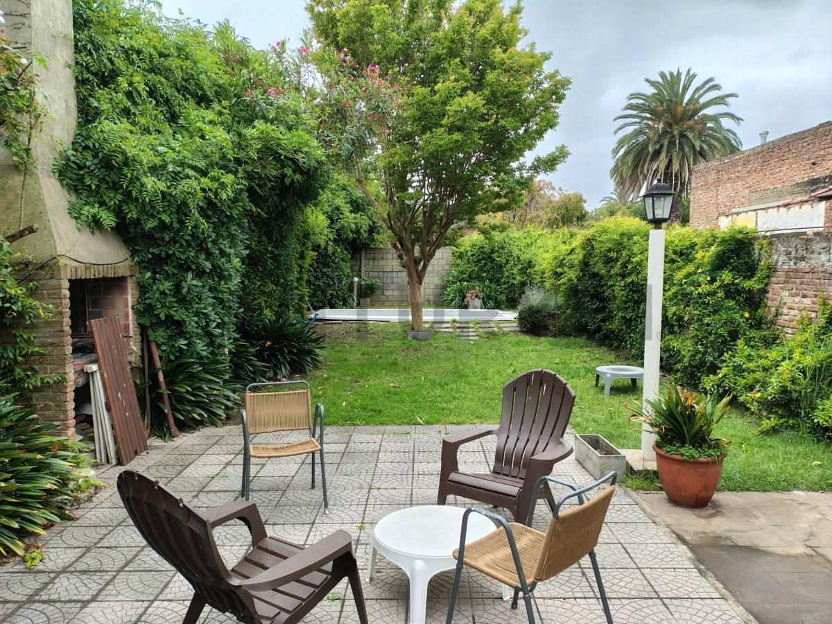Foto de 115 e/ 37 y 38- Vendemos Casa - 4 dormitorios- con parque y piscina, imagen 1
