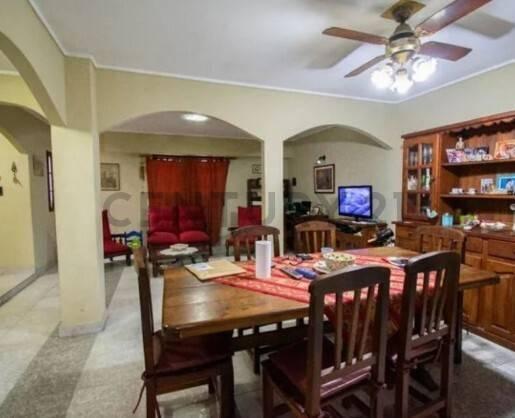Foto de Casa en venta 2 dormitorios verde cochera apto banco LA PLATA, imagen 2