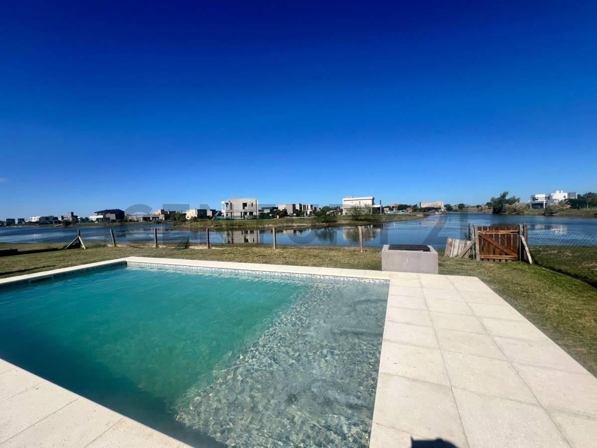 Foto de Casa en venta a la laguna en Hudson Magallanes, Pueblos del Plata, imagen 1