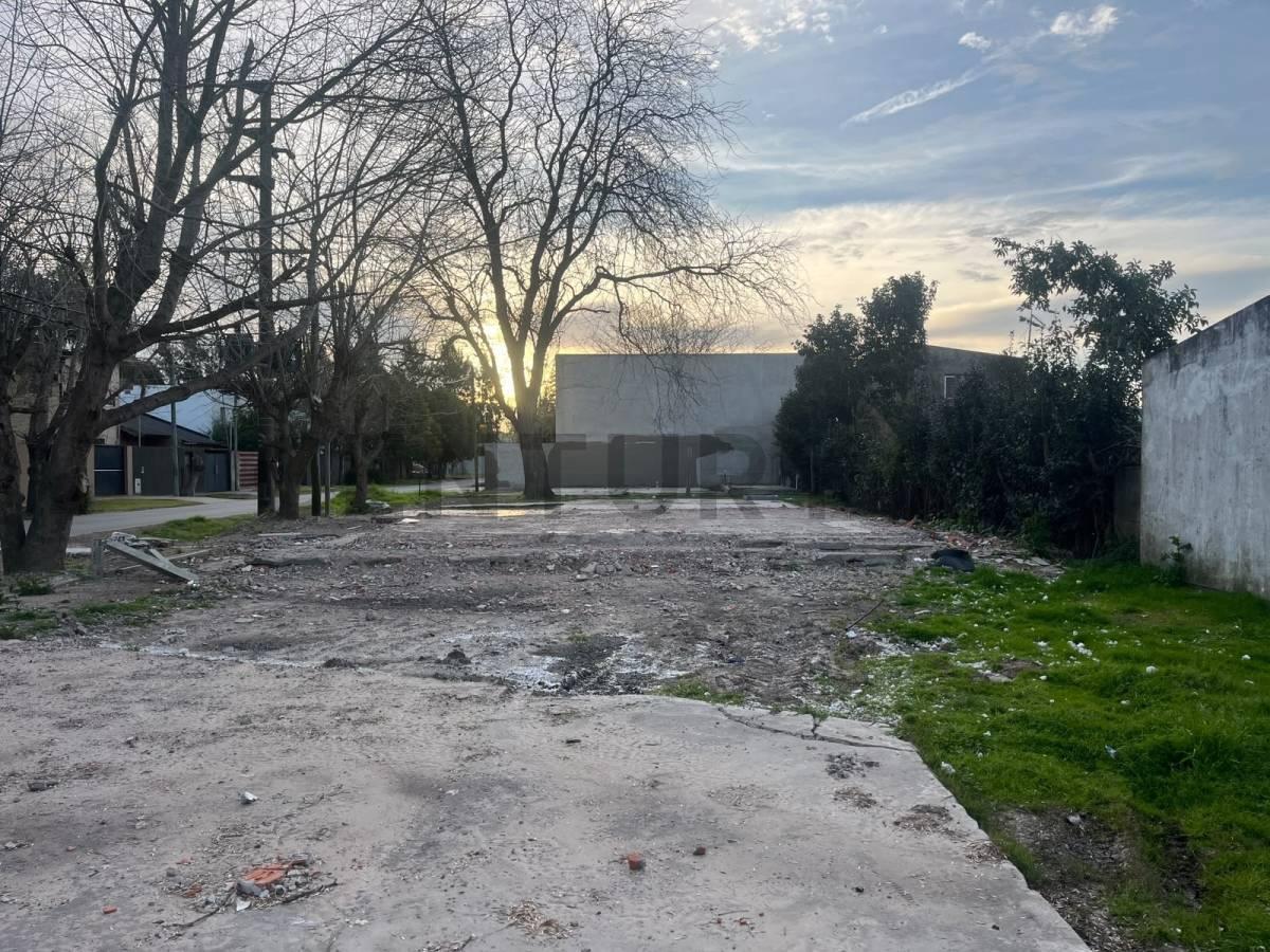 Foto de LOTE - TERRENO EN VENTA EN ESQUINA - 486 Y 11 - GONNET - 698M2, imagen 4