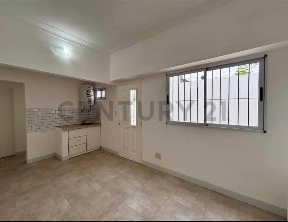 Foto de Ph en venta en Los Hornos de 1 dormitorio, imagen 3