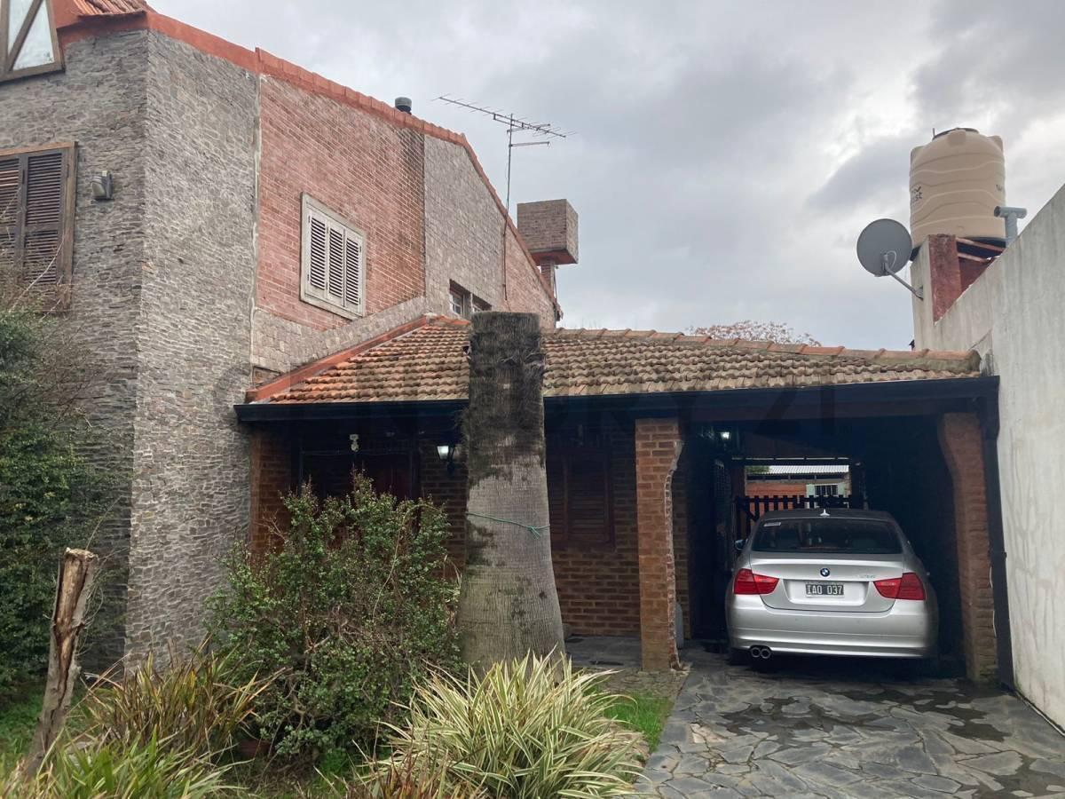 Foto de 49 e/ 154 y 155 La Plata -Casa con parque y pileta en venta, imagen 1