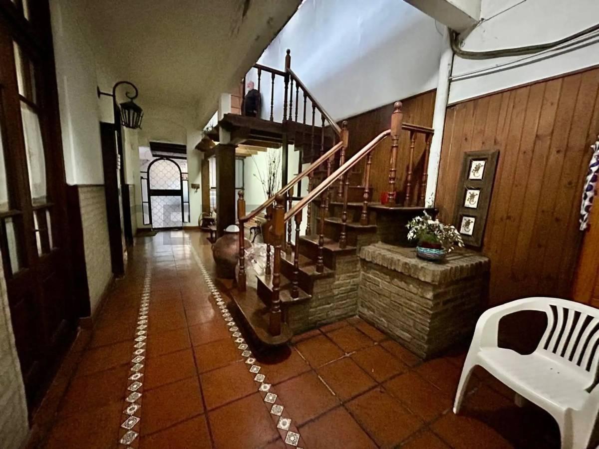 Foto de CASA EN VENTA DE 3 DORMITORIOS, COCHERA Y PARQUE EN LA PLATA, imagen 3
