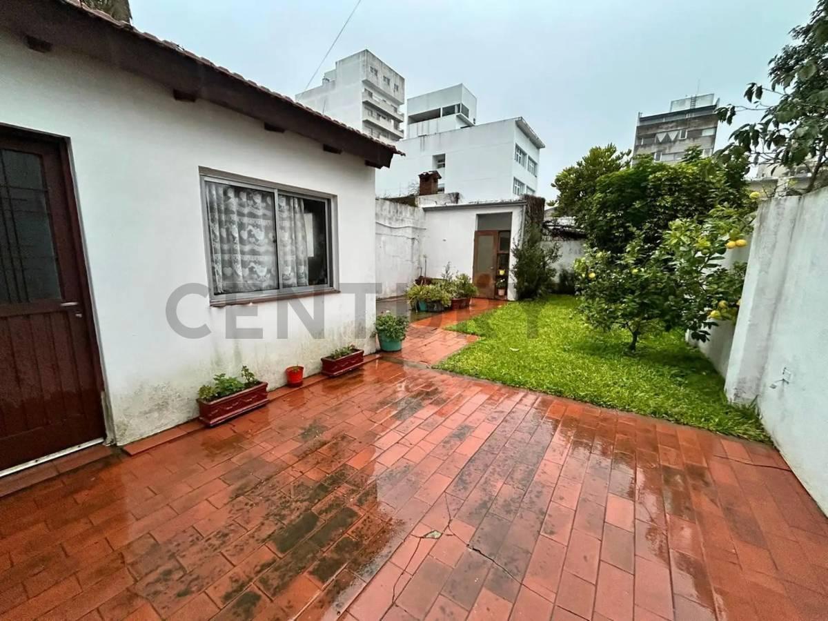 Foto de CASA EN VENTA DE 3 DORMITORIOS, COCHERA Y PARQUE EN LA PLATA, imagen 5
