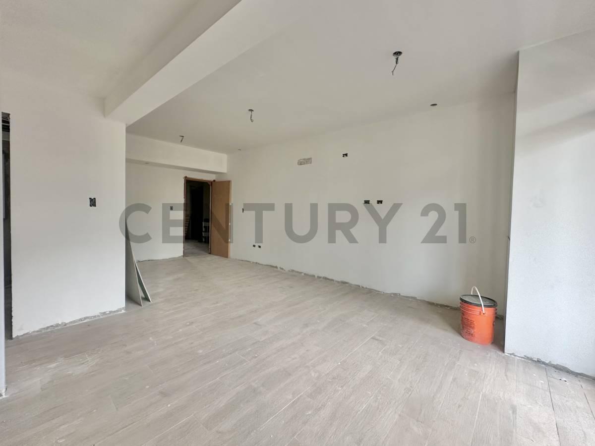 Foto de Departamento en venta en La Plata de dos dormitorios con cochera, imagen 2