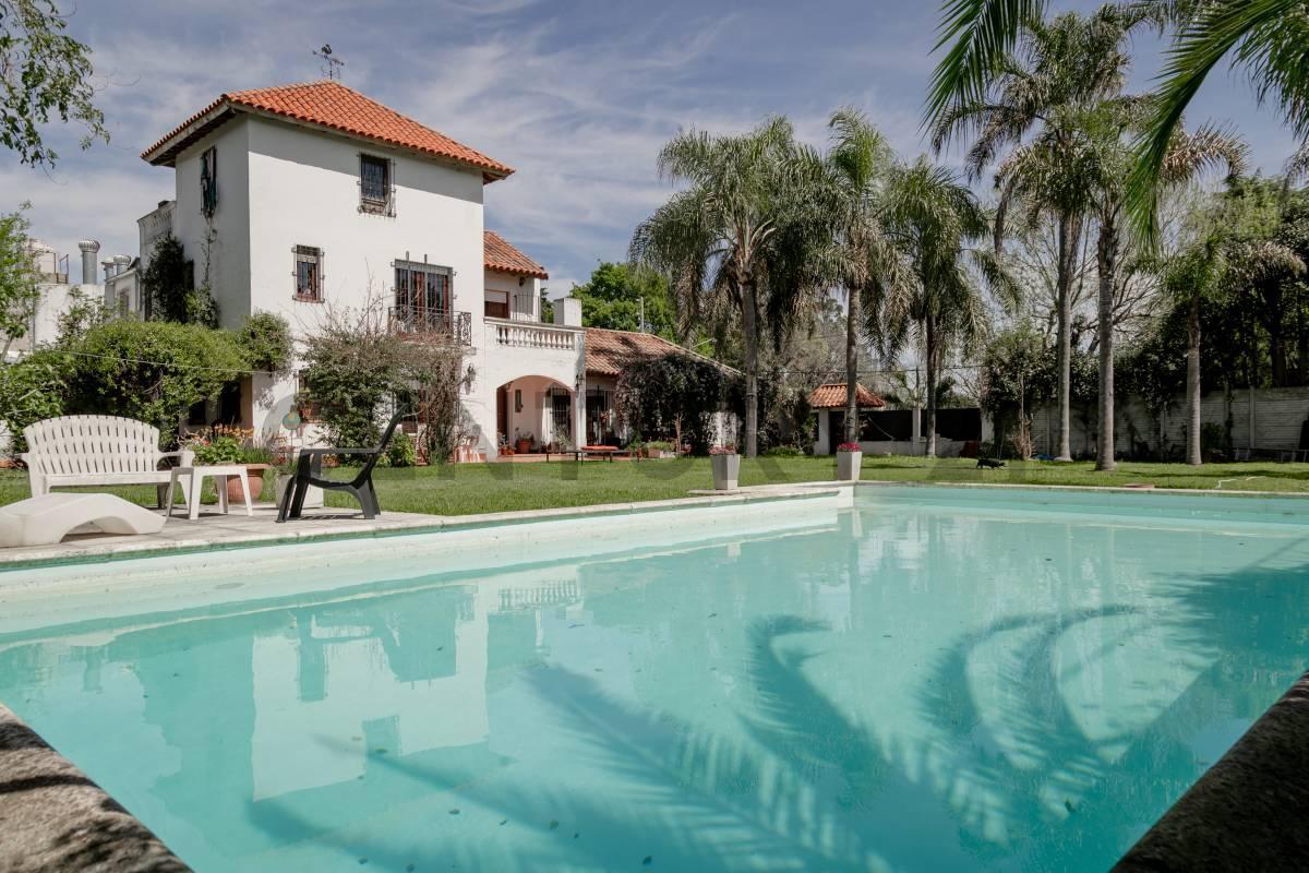 Foto de Importante Casona en Villa Elisa (7 y 48) | 3 dormitorios con cochera y, imagen 2
