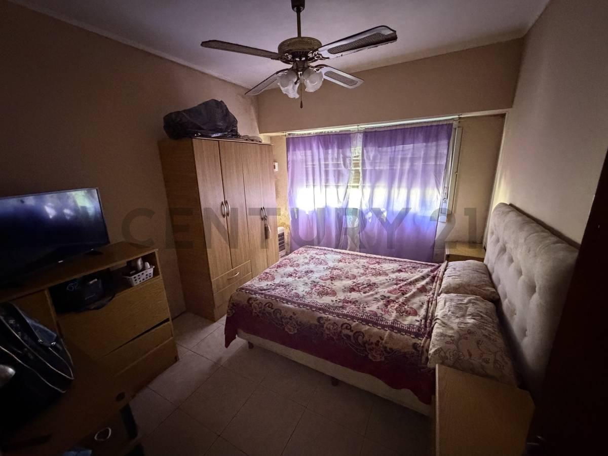 Foto de VENTA EN BLOQUE 2 CASAS+ GALPON Y AMPLIO PARQUE EN 10 79 Y 80, imagen 5