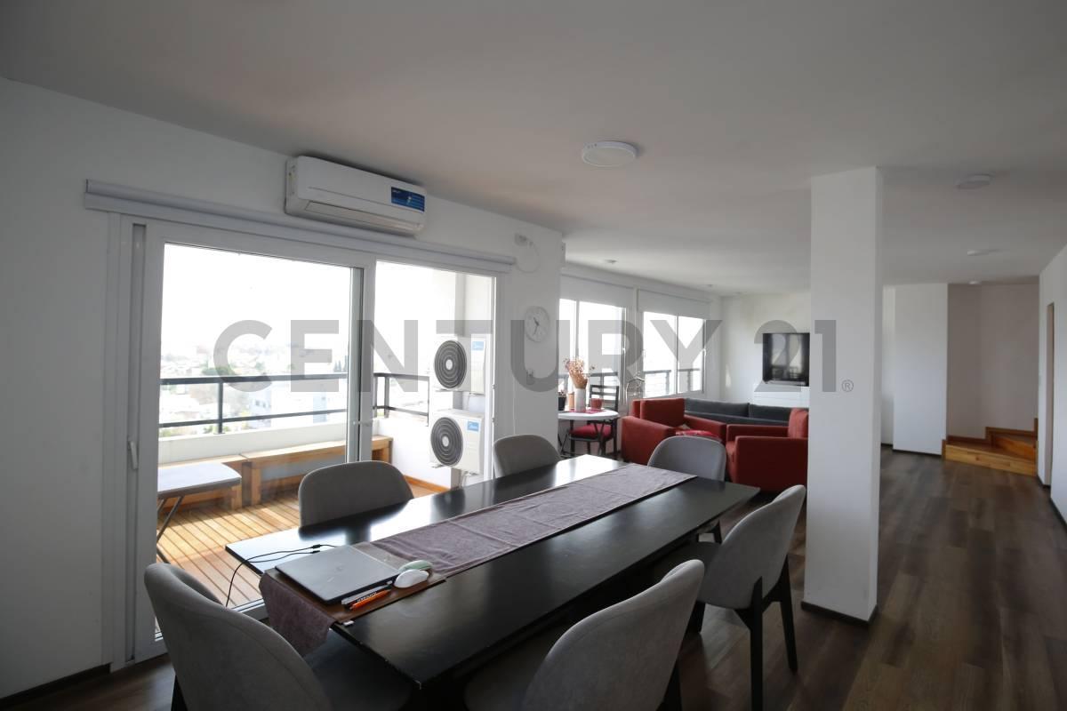Foto de DEPARTAMENTO TIPO DUPLEX DE 3 DORMITORIOS CON COCHERA Y BALCON CON, imagen 2