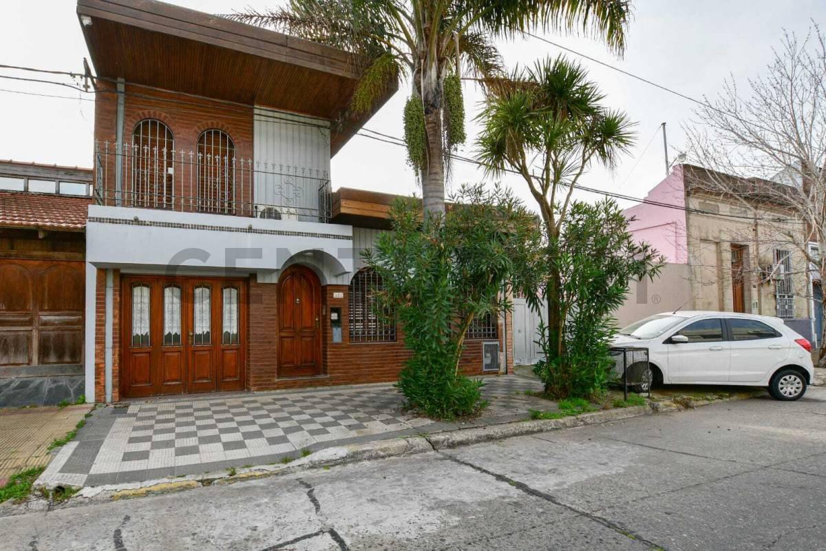 Foto de CASA EN VENTA EN TOLOSA LA PLATA DE 3 DORMITORIOS APTA BANCO., imagen 1