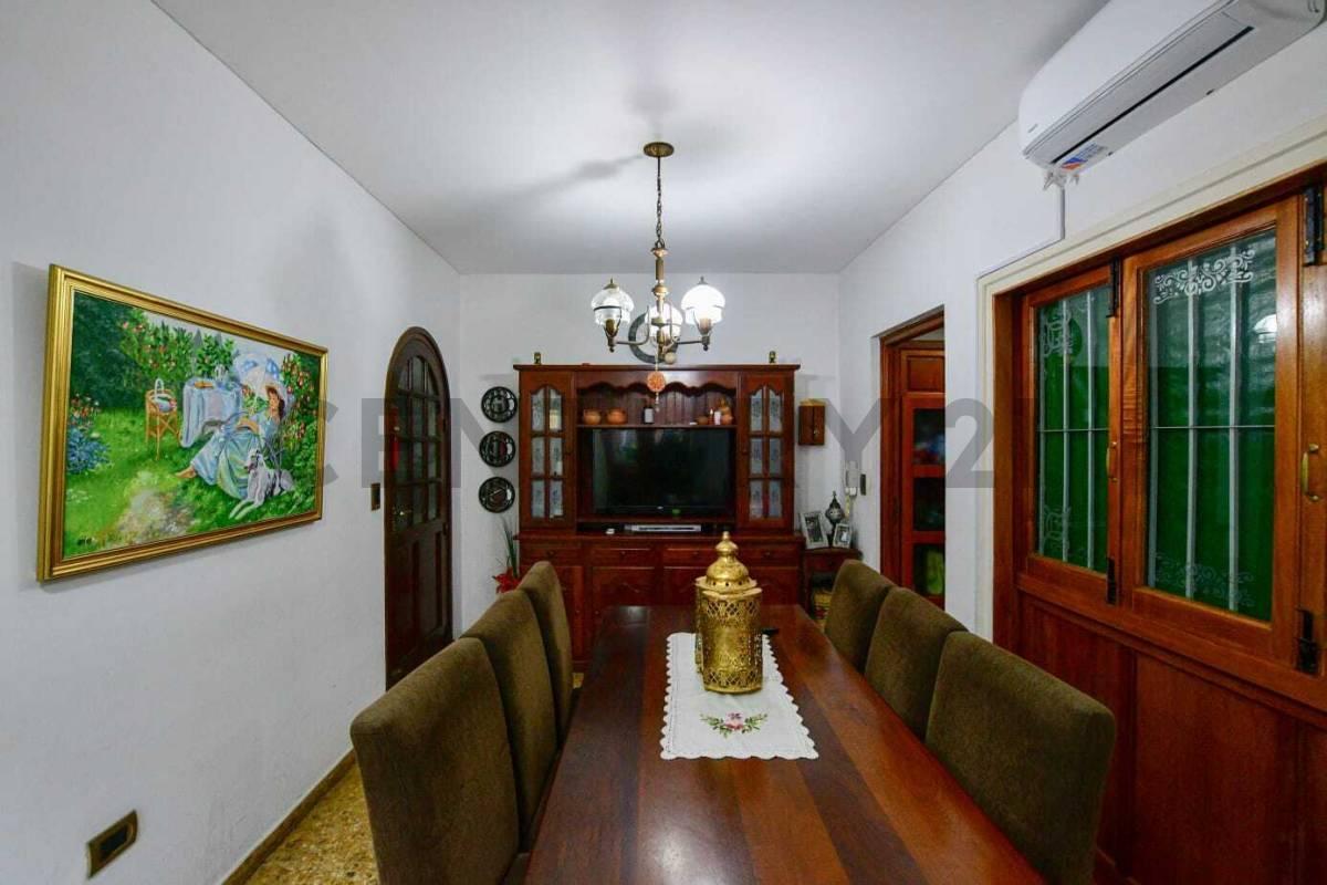 Foto de CASA EN VENTA EN TOLOSA LA PLATA DE 3 DORMITORIOS APTA BANCO., imagen 2