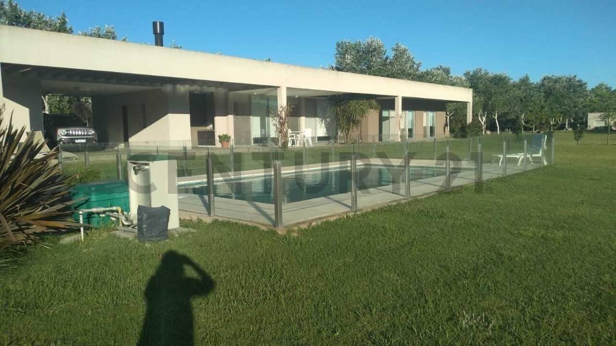 Foto de VENTA -Imponente casa en Haras del Sur II con vista al golf, imagen 4