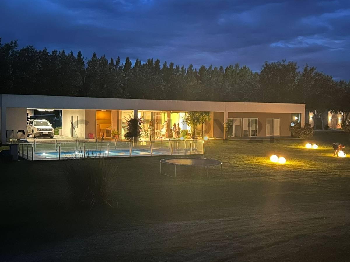 Foto de VENTA -Imponente casa en Haras del Sur II con vista al golf, imagen 2