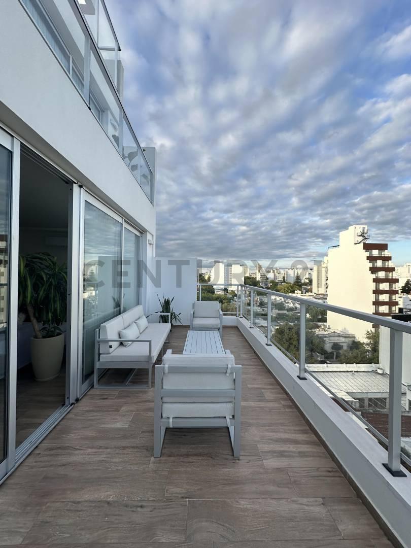 Foto de DEPARTAMENTO EN VENTA EN LA PLATA TIPO TRIPLEX DE CATEGORIA, imagen 1