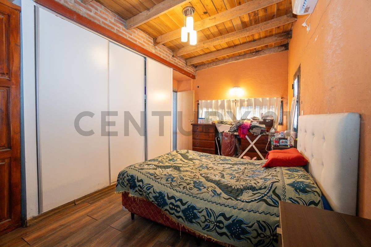 Foto de CASA EN VENTA EN GONNET CON PARQUE, imagen 5