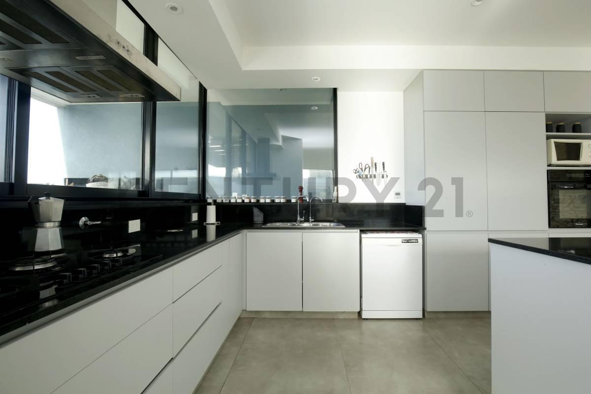 Foto de Casa en venta, tres dormitorios y pileta, Magallanes Hudson, imagen 1