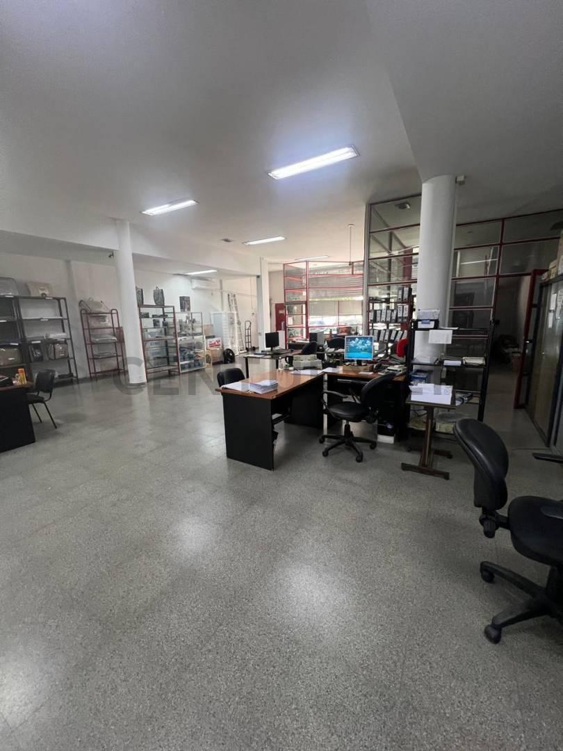 Foto de Local - depósito en alquiler en La Plata, imagen 1