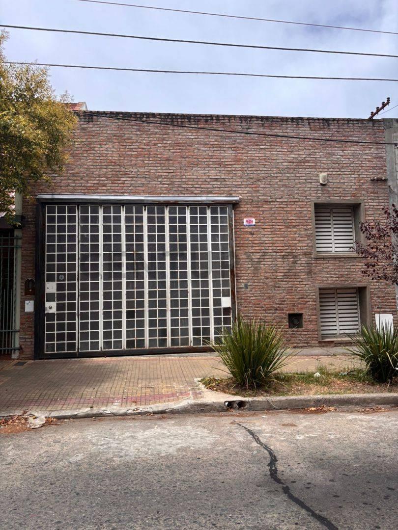 Foto de 530 entre 2 bis y 3 Casa 4 dormitorios en VENTA Tolosa, La Plata, imagen 2