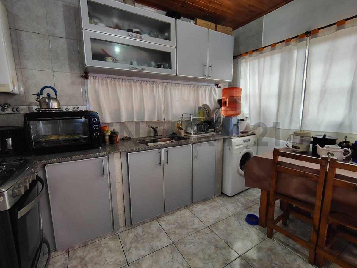 Foto de CASA EN VENTA EN LA PLATA 2 DORMITORIOS CON PATIO Y COCHERA, imagen 2