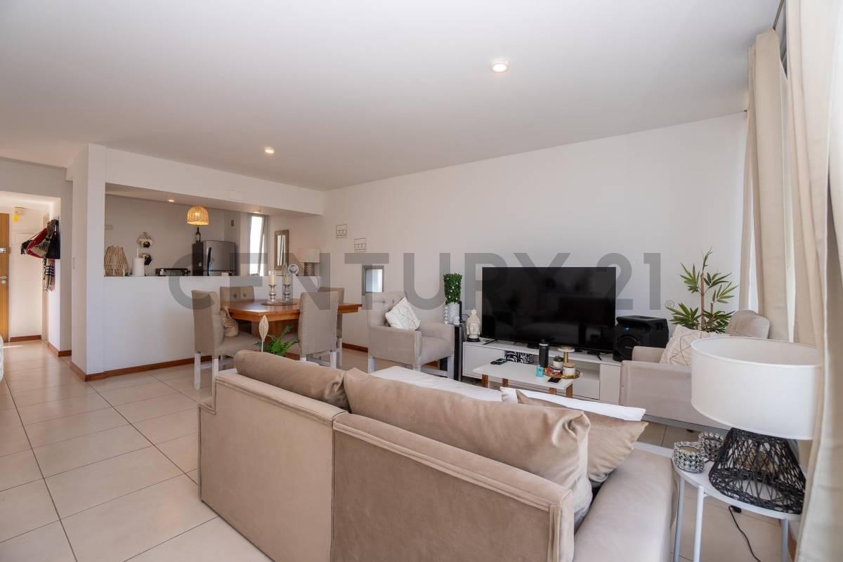 Foto de Departamento en venta, dos dormitorios, cochera, imagen 2