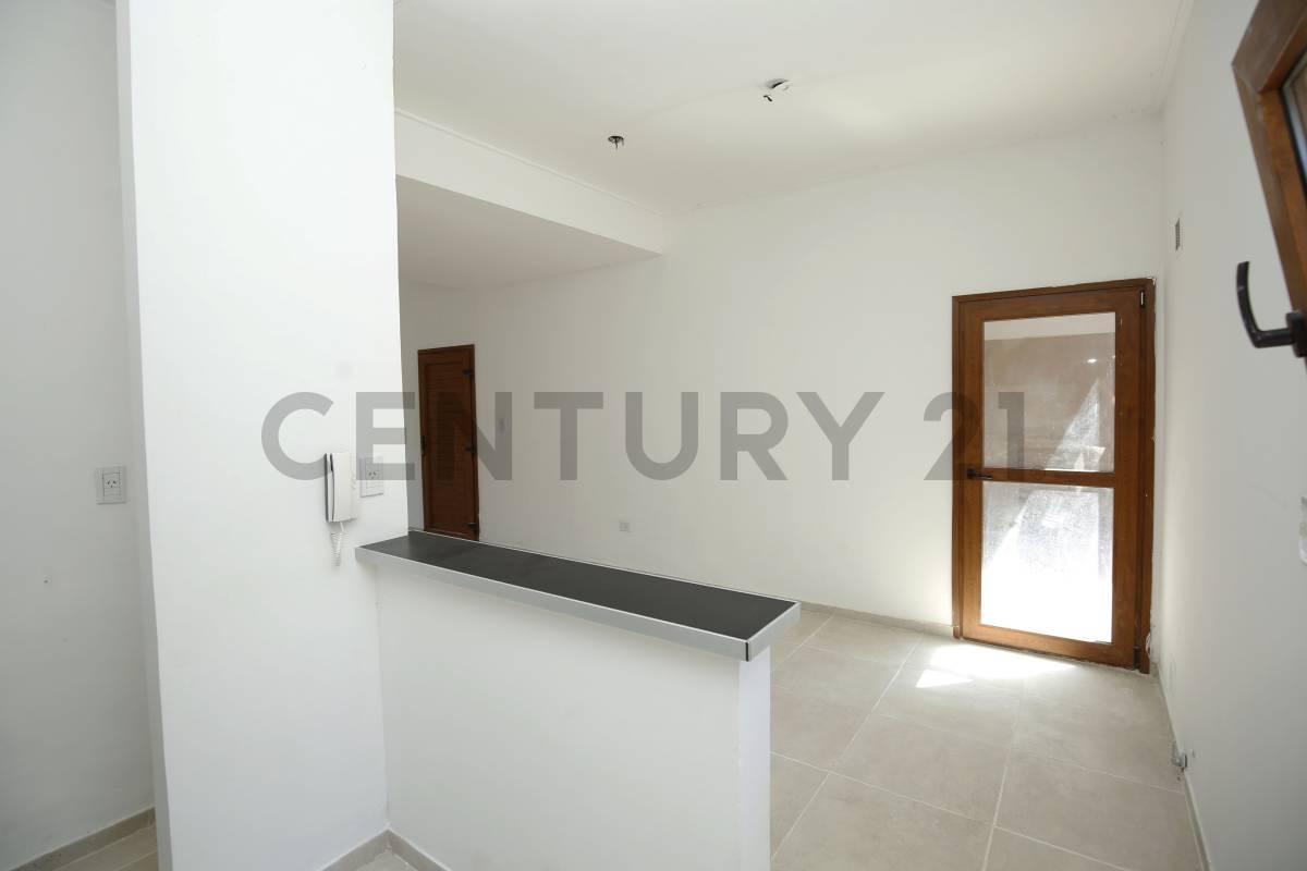 Foto de CASA A RE ESTRENAR EN VENTA EN GONNET 2 DORMITORIOS Y PARQUE, imagen 2