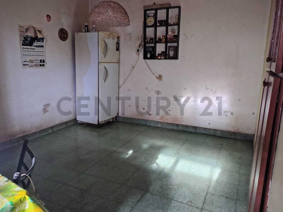 Foto de CASA EN VENTA EN LA PLATA TIPO PH AL FRENTE CON COCHERA CUBIERTA A, imagen 1