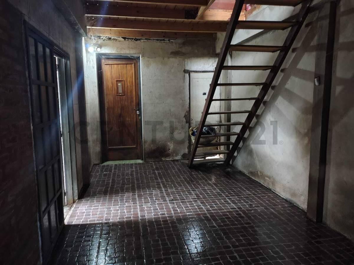 Foto de CASA EN VENTA EN LA PLATA TIPO PH AL FRENTE CON COCHERA CUBIERTA A, imagen 4
