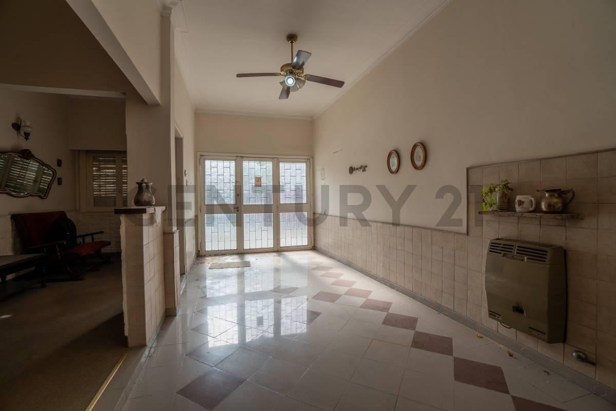 Foto de PH EN VENTA EN LA PLATA TIPO CASA AL FRENTE 2 DORMITORIOS Y COCHERA, imagen 3