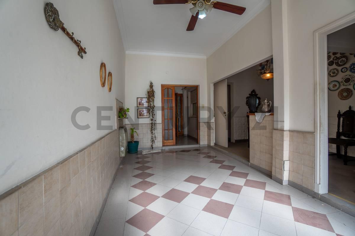 Foto de PH EN VENTA EN LA PLATA TIPO CASA AL FRENTE 2 DORMITORIOS Y COCHERA, imagen 1