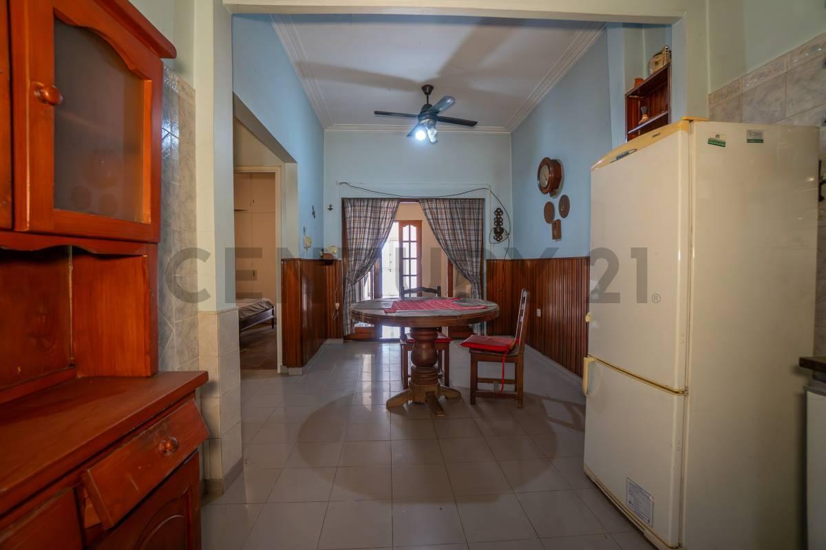 Foto de PH EN VENTA EN LA PLATA TIPO CASA AL FRENTE 2 DORMITORIOS Y COCHERA, imagen 4