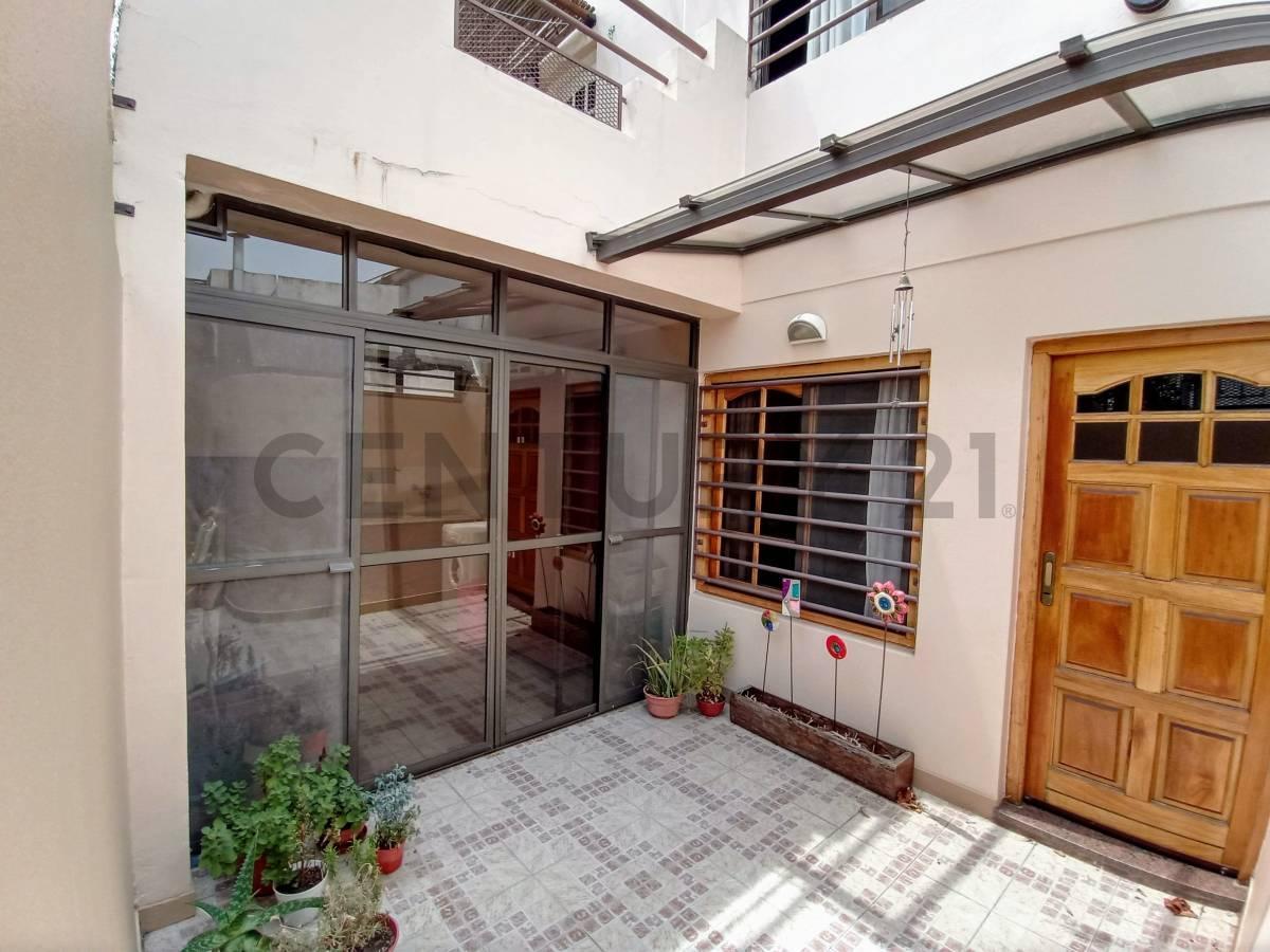 Foto de CASA EN VENTA EN LA PLATA BLOQUE DE 5 AMBIENTES, imagen 1