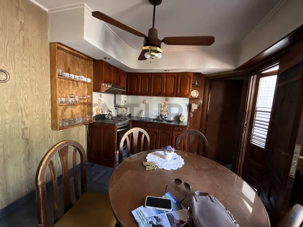 Foto de Casa en venta en Berisso con local comercial adelante, imagen 2