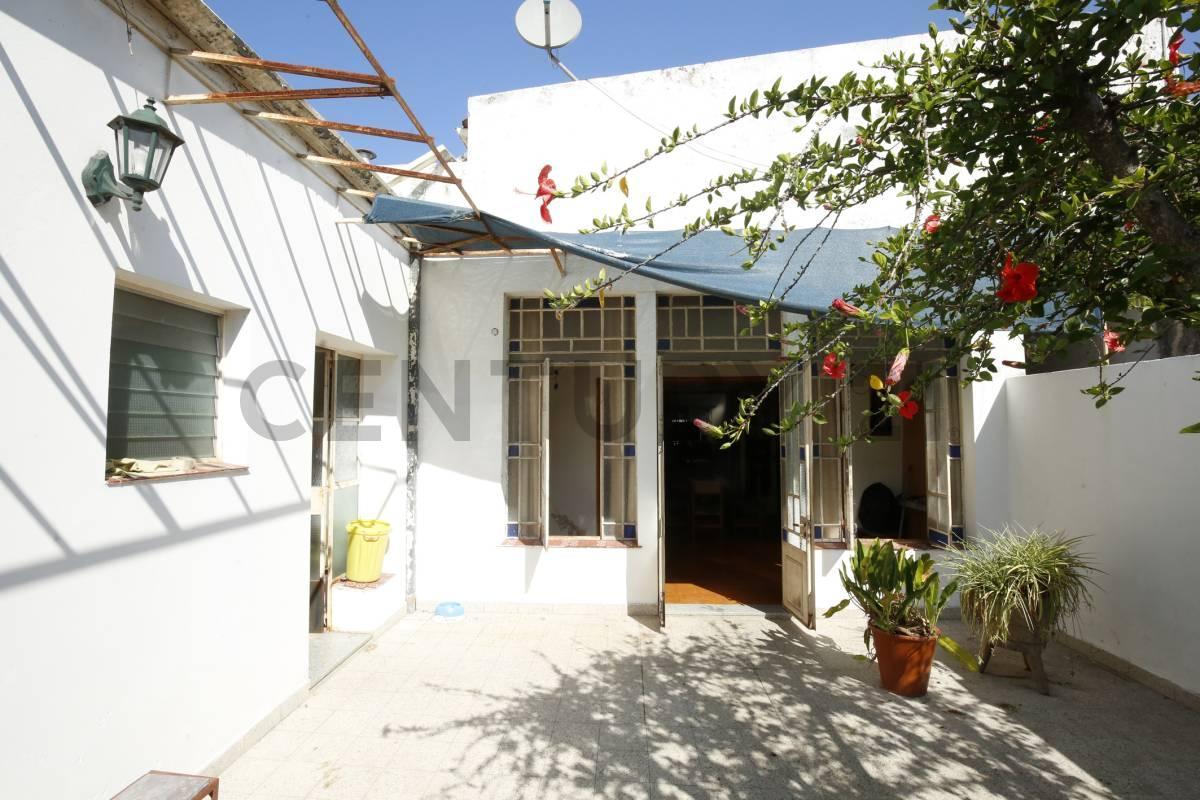 Foto de Lote para constructor en La Plata sobre avenida, imagen 3