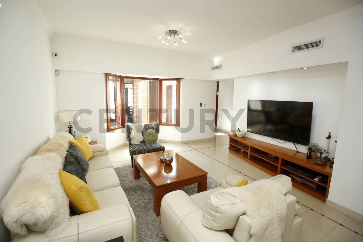 Foto de Casa en venta en La Plata, imagen 2