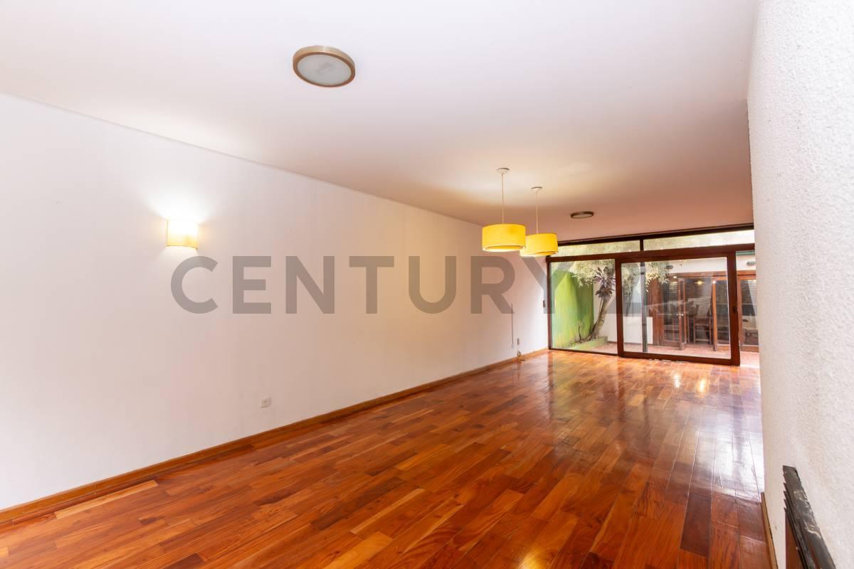 Foto de Casa en venta en La Plata de 4 dormitorios, imagen 1