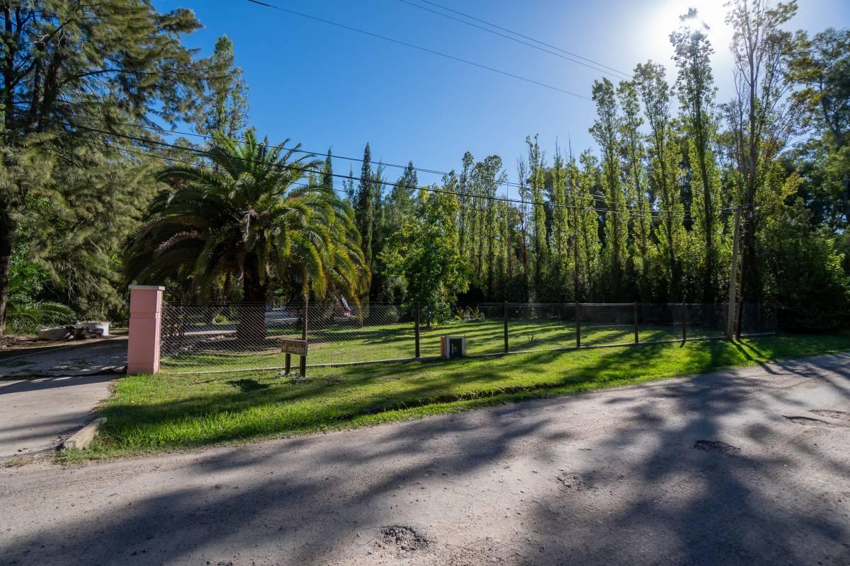 CASA QUINTA EN VENTA EN BARRIO LOS BOSQUECITOS BRANDSEN