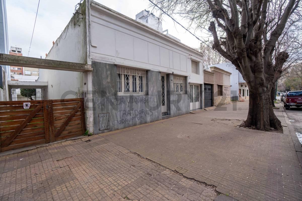 Foto de Casa en venta en La Plata de 3 dormitorios sobre lote de 300 m² con, imagen 2
