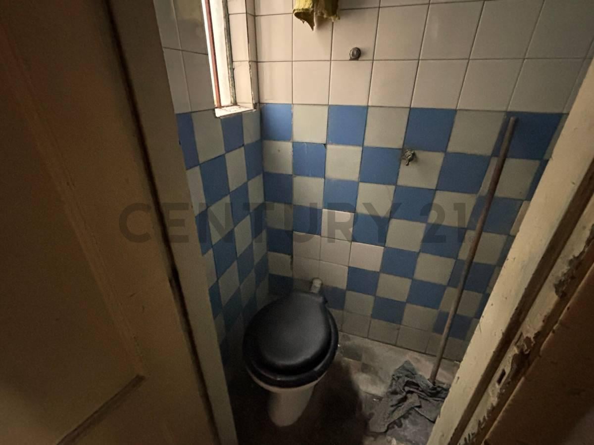Foto de Local comercial con oficina en alquiler en La Plata, imagen 5
