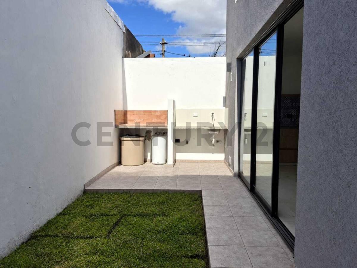 Foto de PH EN VENTA EN LA PLATA A ESTRENAR DE 2 DORMITORIOS CON PATIO, PARILLA, imagen 4