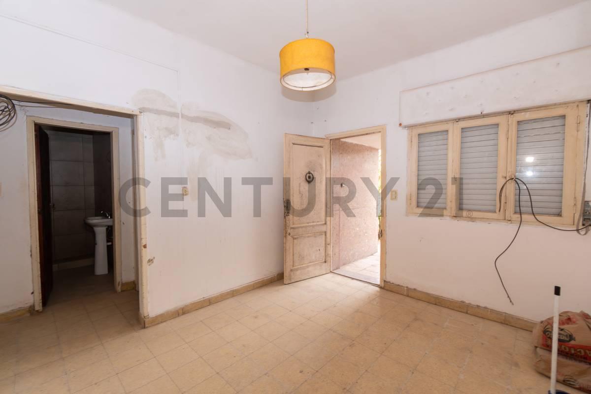 Foto de Casa en venta en La Plata con dos departamentos, imagen 4