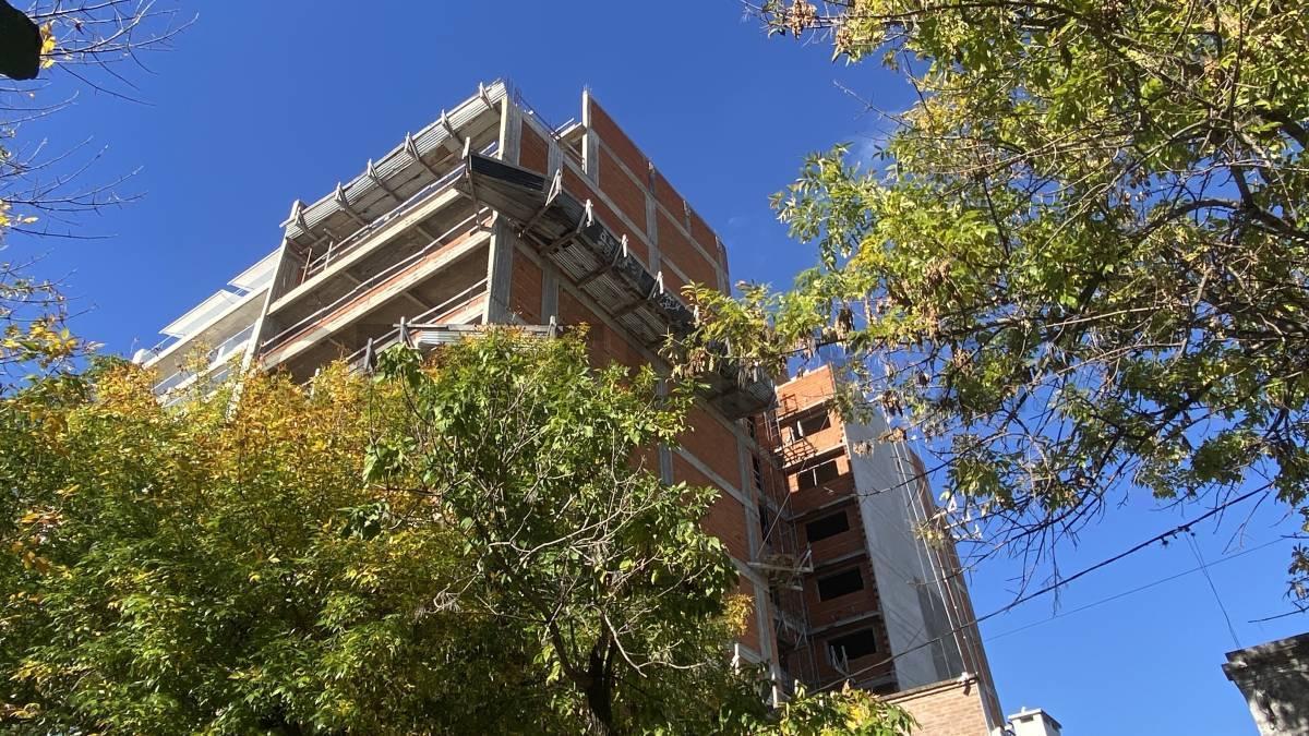 Foto de DEPARTAMENTO 1 DORMITORIO CON BALCON LA PLATA EN CONSTRUCCION, imagen 1