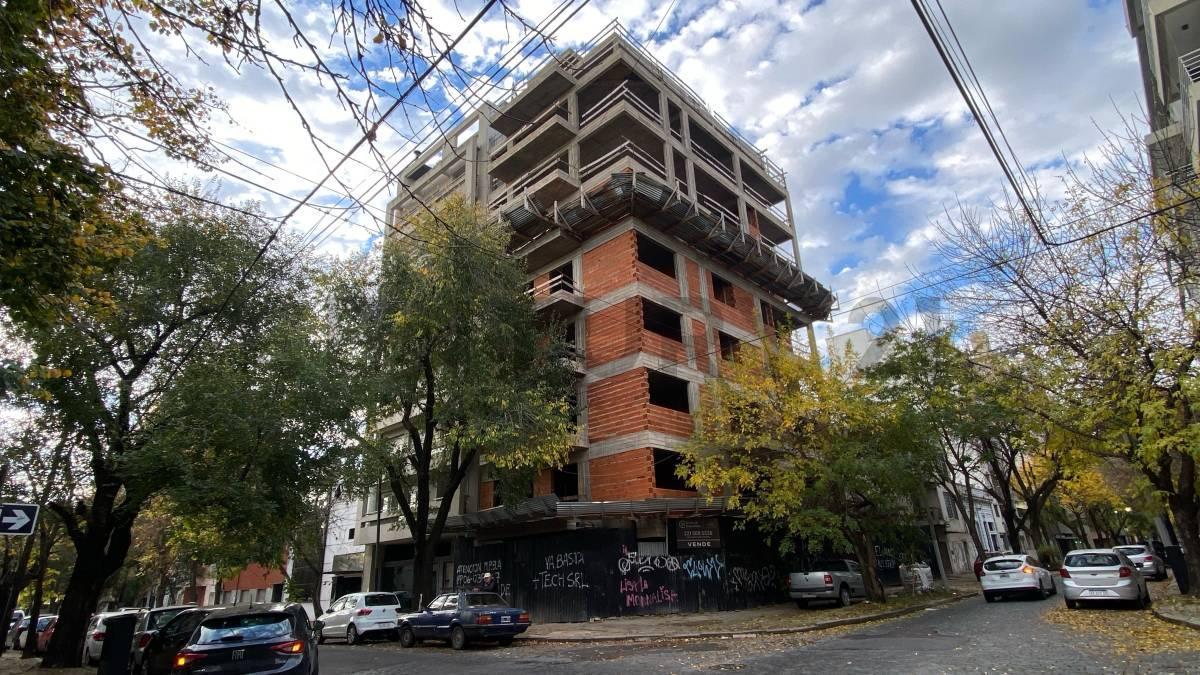 Foto de DEPARTAMENTO EN VENTA EN LA PLATA DE 1 DORMITORIO CON COCHERA EN, imagen 2