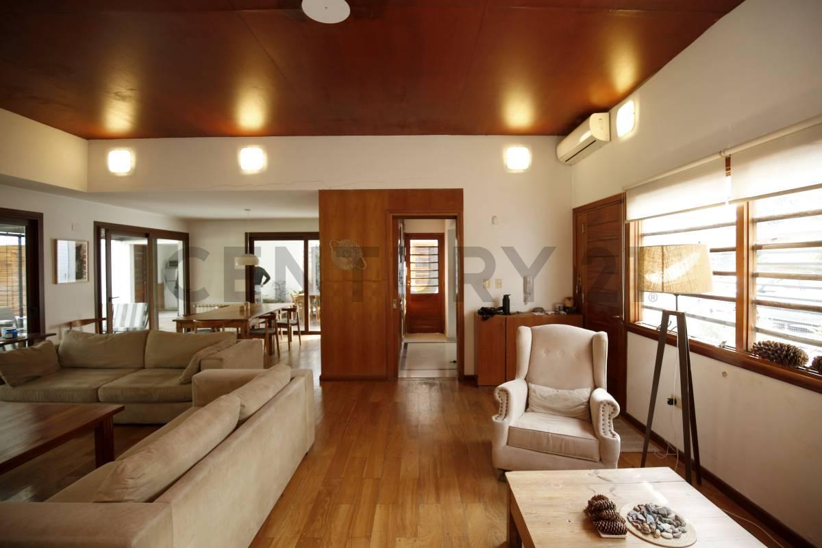 Foto de CASA EN VENTA EN GONNET ENTRE CAMINOS DE 5 DORMITORIOS, imagen 1
