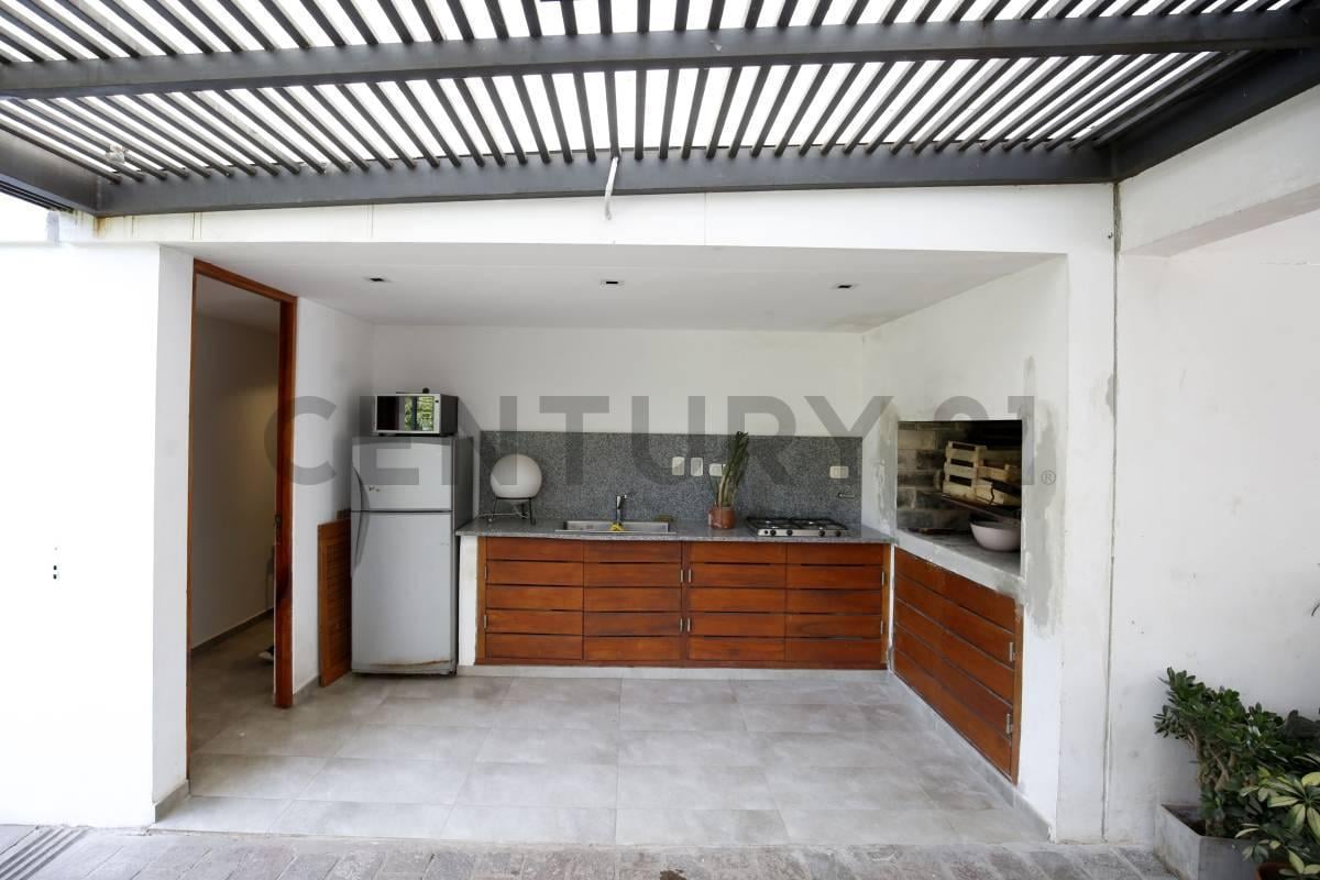 Foto de CASA EN VENTA EN GONNET ENTRE CAMINOS DE 5 DORMITORIOS, imagen 5