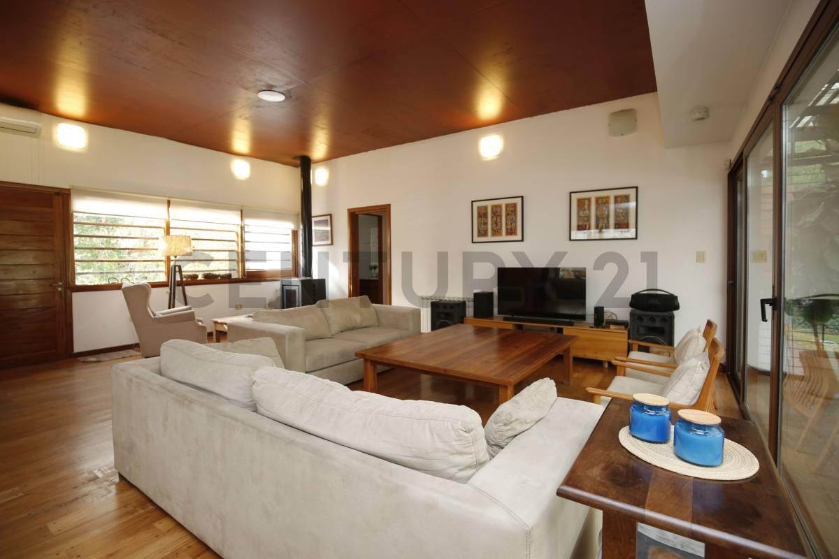 Foto de CASA EN VENTA EN GONNET ENTRE CAMINOS DE 5 DORMITORIOS, imagen 3