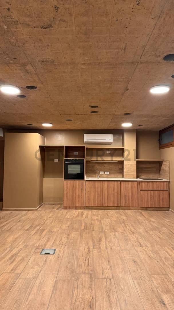 Foto de DEPARTAMENTO EN VENTA EN LA PLATA TIPO MONOAMBIENTE CON PATIO A ESTRENAR, imagen 1