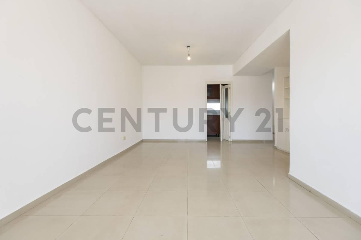 Foto de DEPARTAMENTO EN VENTA EN LA PLATA DE 2 DORMITORIOS CON COCHERA, imagen 3