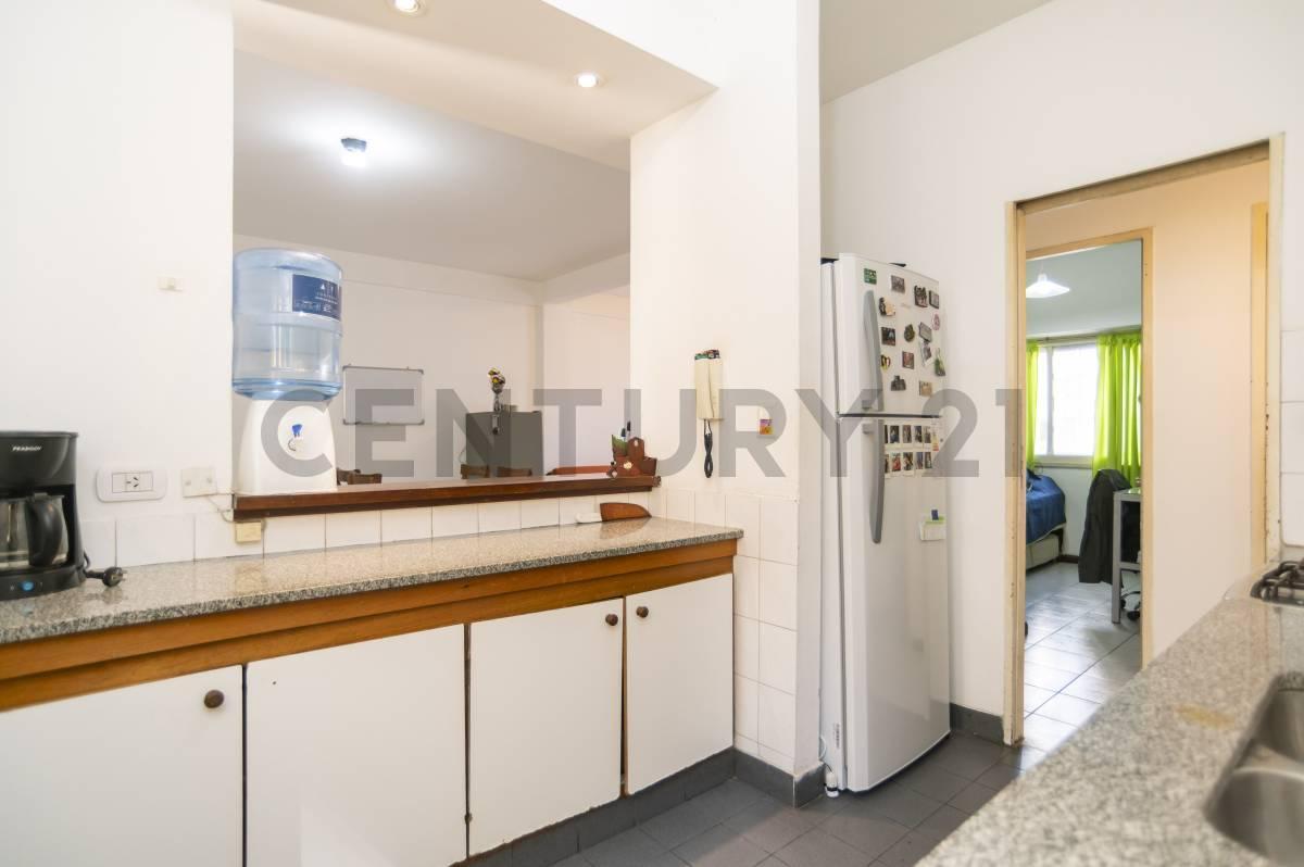 Foto de Departamento en venta en La Plata de dos dormitorios, imagen 3