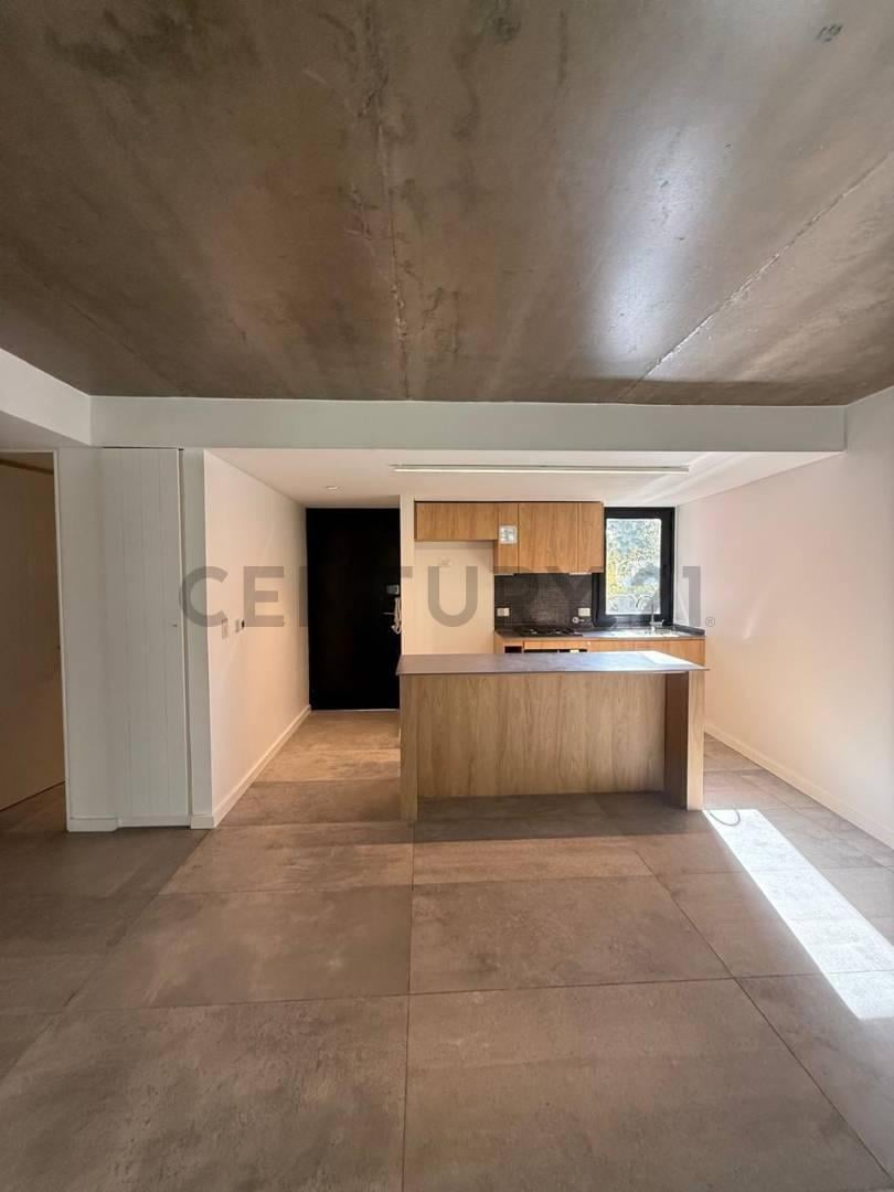 Foto de departamento en alquiler de un dormitorio con cochera City Bell, imagen 3