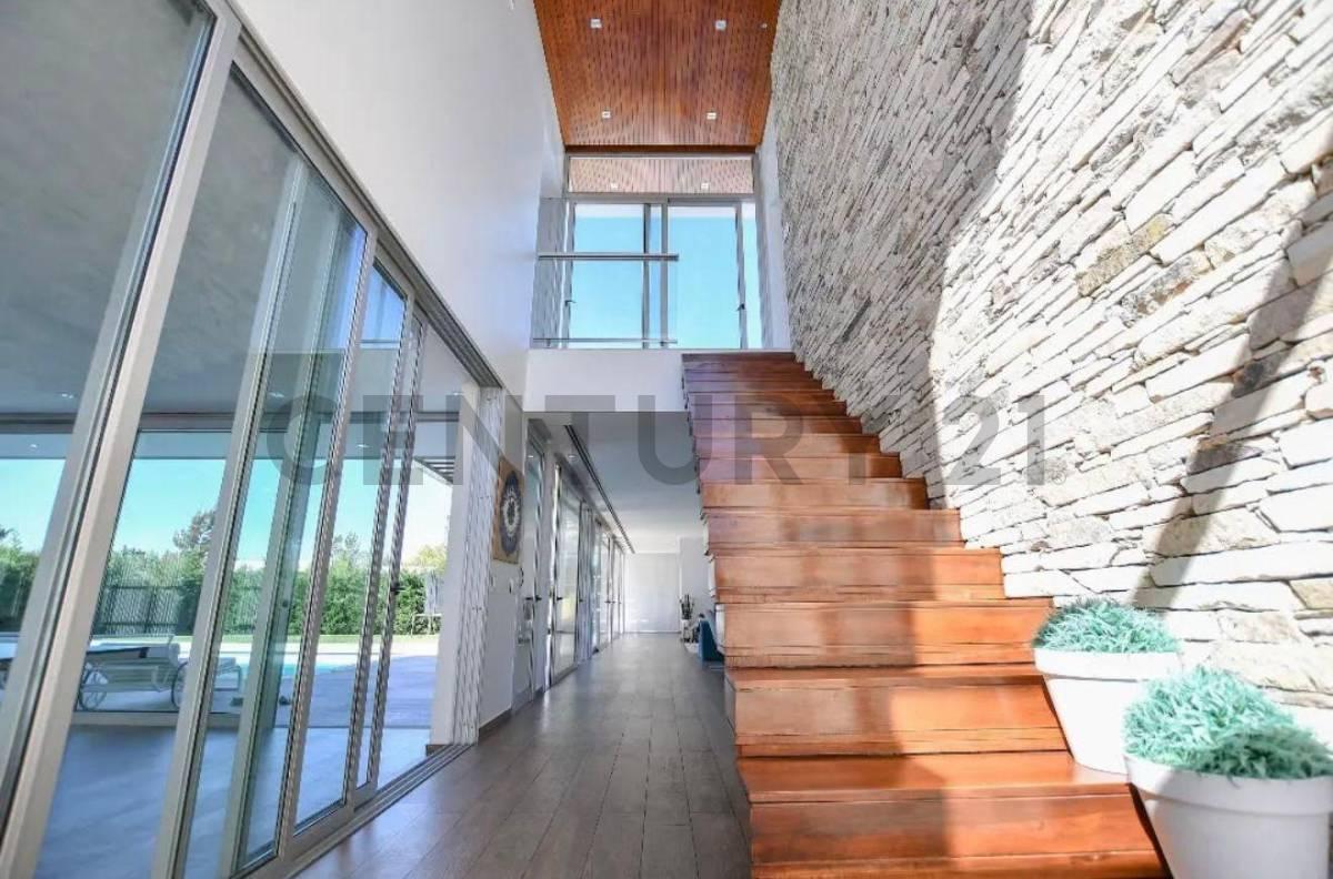 Foto de CASA DE GRAN CATEGORÍA SOBRE DOBLE LOTE EN LOMAS DE CITY BELL, imagen 4