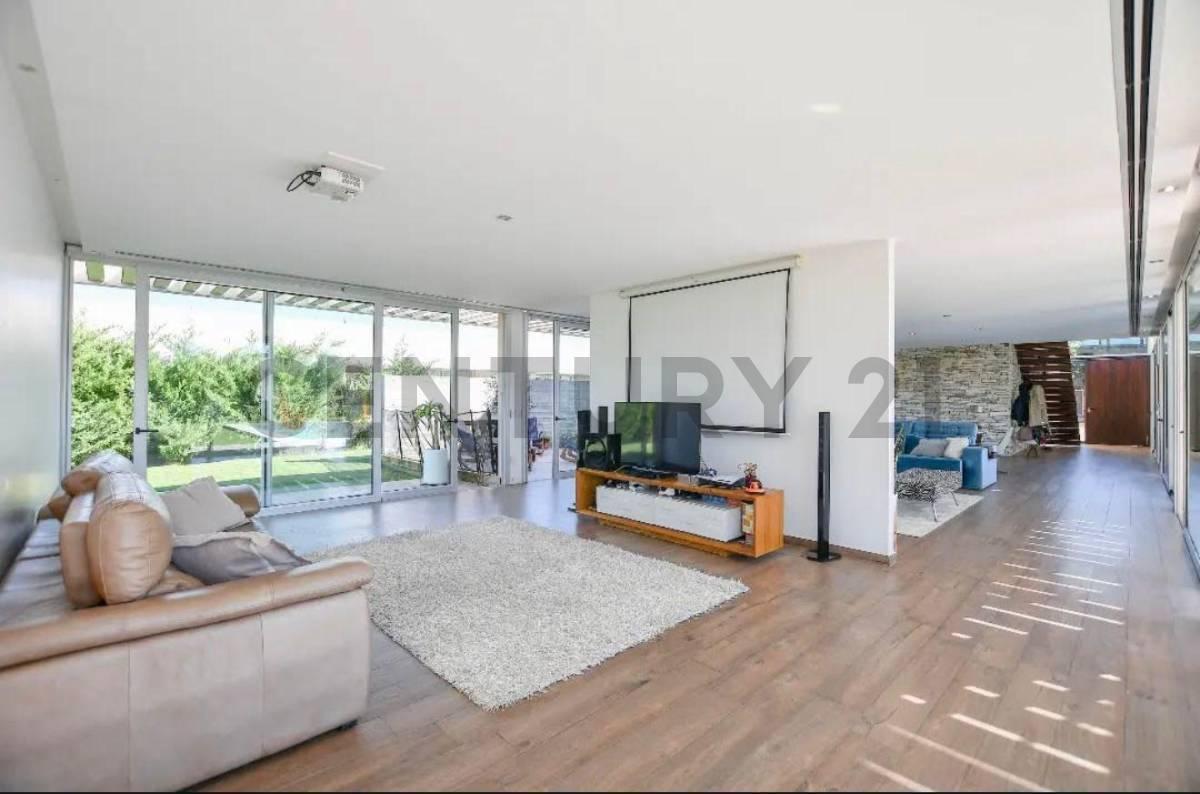 Foto de CASA DE GRAN CATEGORÍA SOBRE DOBLE LOTE EN LOMAS DE CITY BELL, imagen 1